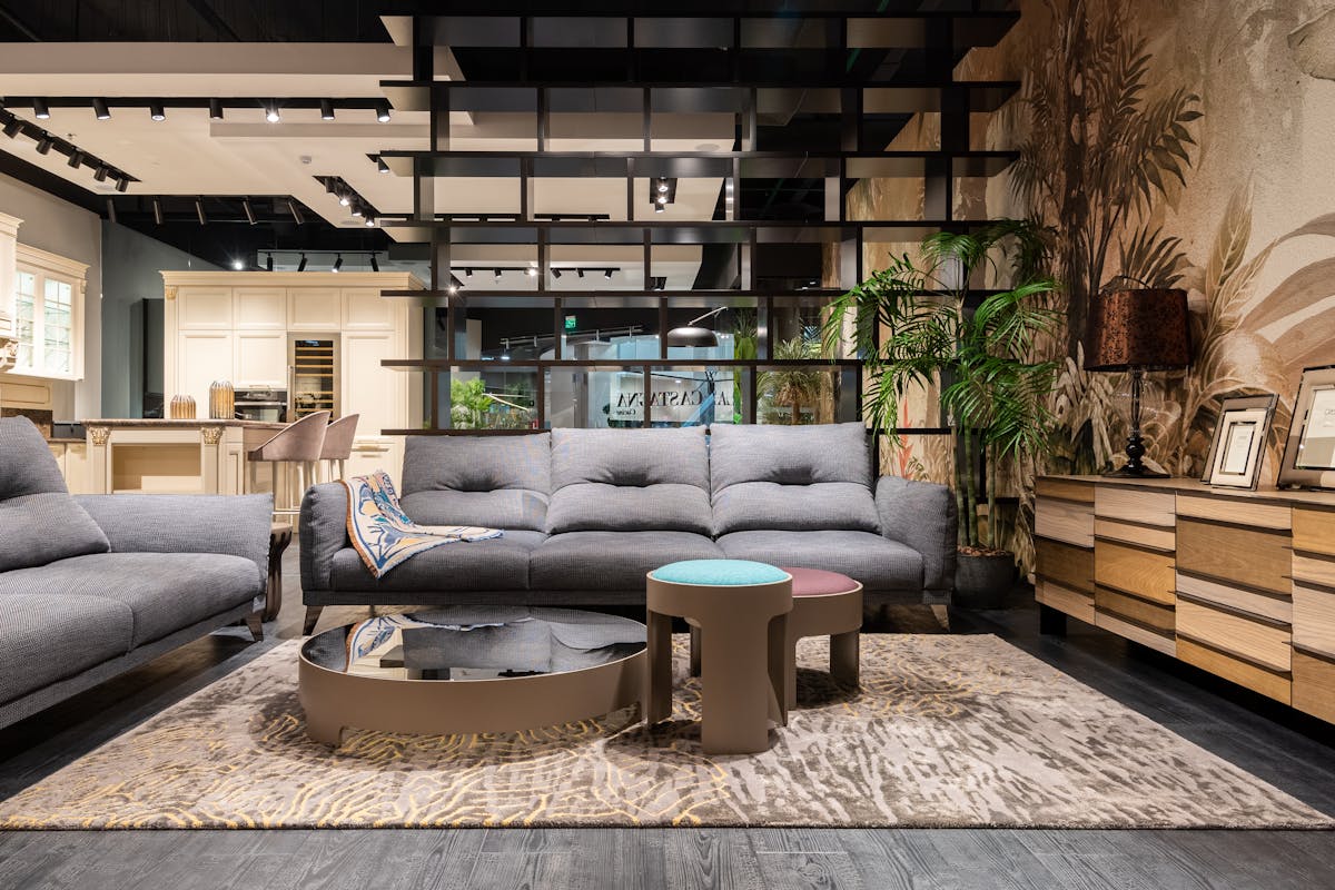 Armario organizado tras decluttering profesional completo